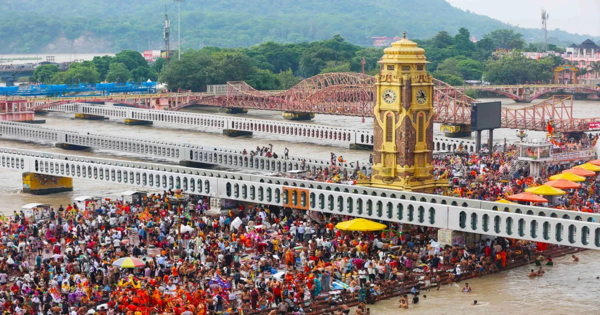 श्रावण मास के स्वागत में शिवालयों में उमड़ा आस्था का सैलाब, देशभर में गूंजे हर-हर महादेव के जयकारे