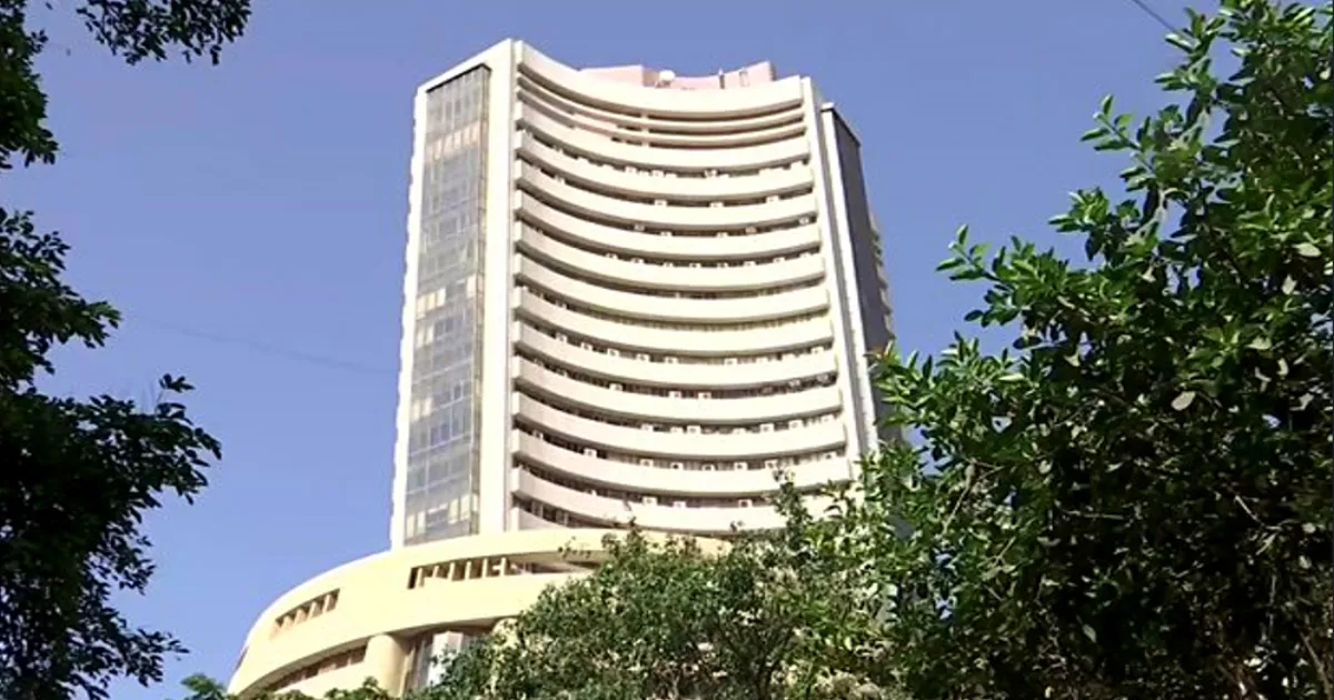 सेंसेक्स 544 अंक चढ़ा, निफ्टी 24,774 पर बंद; कच्चे तेल में गिरावट और एफआईआई निवेश से बाजार में तेजी