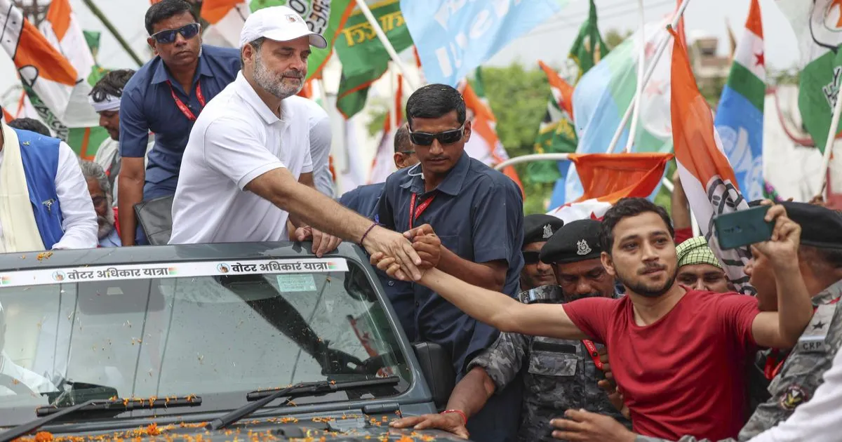 राहुल गांधी का आरोप: मोदी सरकार ने युवाओं के लिए रोज़गार के सभी रास्ते बंद किए, तेजस्वी यादव ने नीतीश सरकार पर साधा निशाना