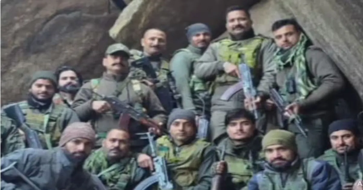 जम्मू-कश्मीर के जंगलों में आतंकी ठिकाना ध्वस्त, राइफल और 22 जिंदा कारतूस बरामद