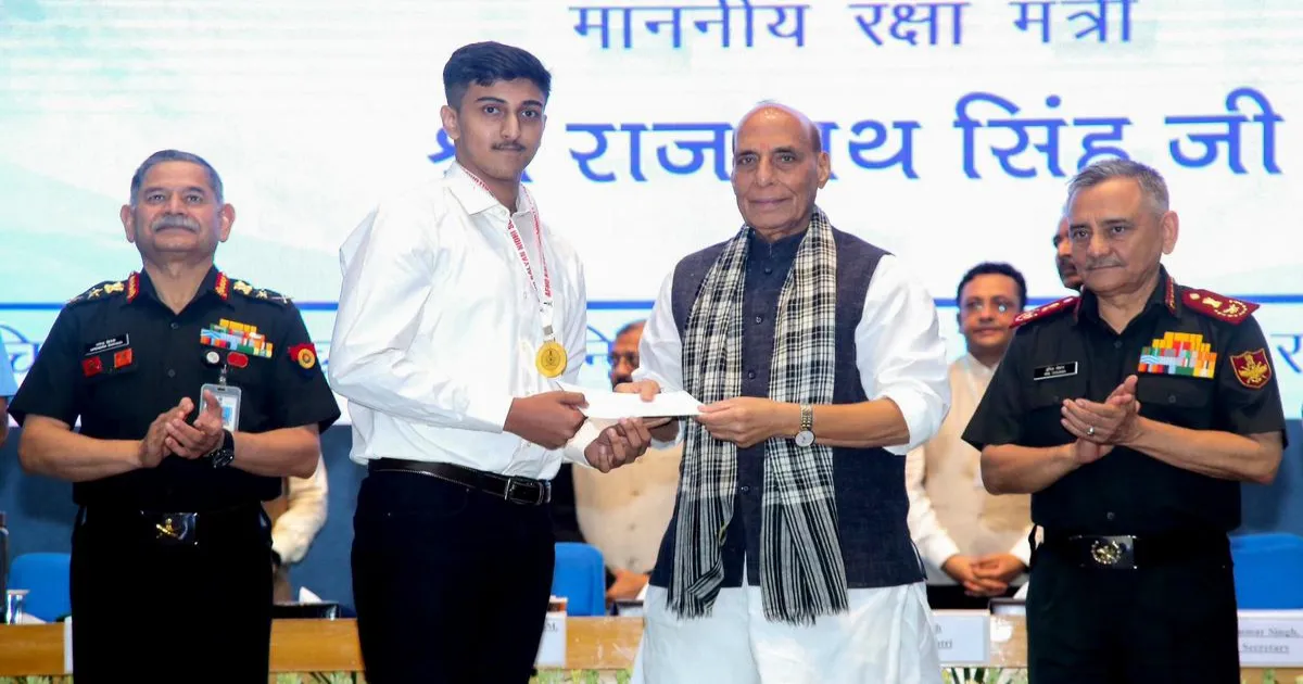 पूरा देश लड़ता है युद्ध: राजनाथ सिंह ने सिविल-मिलिट्री तालमेल पर दिया जोर