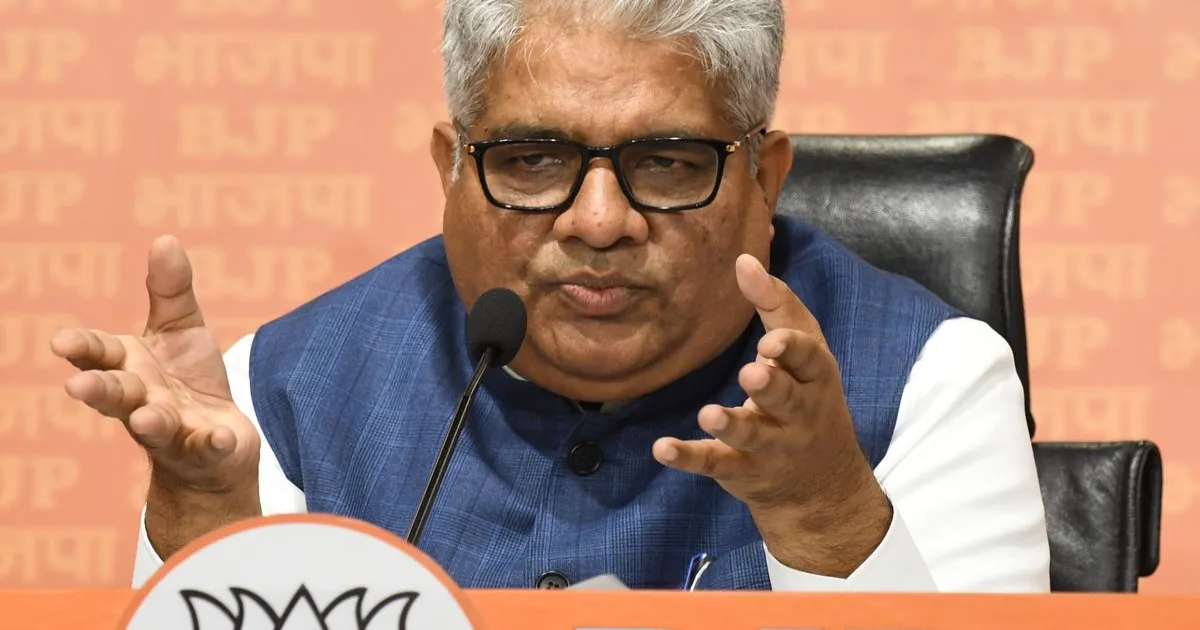 महाराष्ट्र के कई विधानसभा क्षेत्रों में कांग्रेस और उसके गठबंधन को बढ़त, राहुल के आरोपों से भाजपा नाराज
