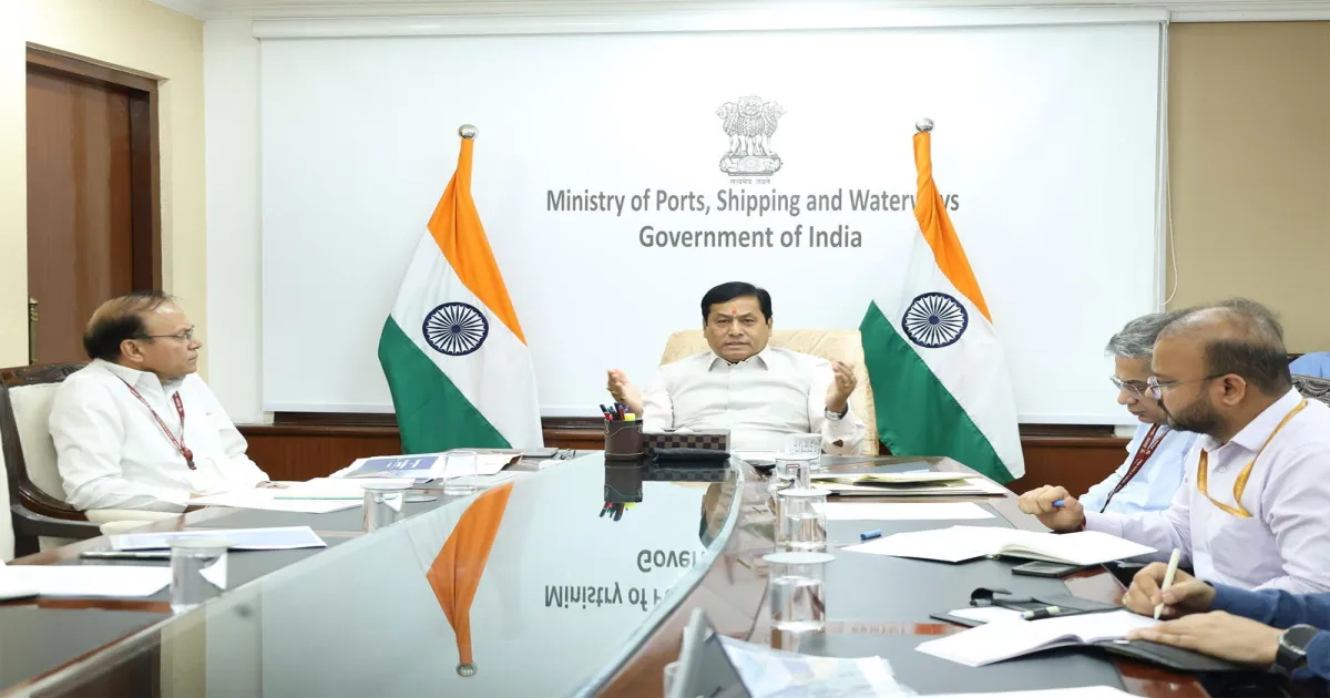 सर्बानंद सोनोवाल ने बंदरगाह संचालन की समीक्षा की, होर्मुज जलडमरूमध्य संकट के बीच 90% कार्गो बैकलॉग हुआ समाप्त