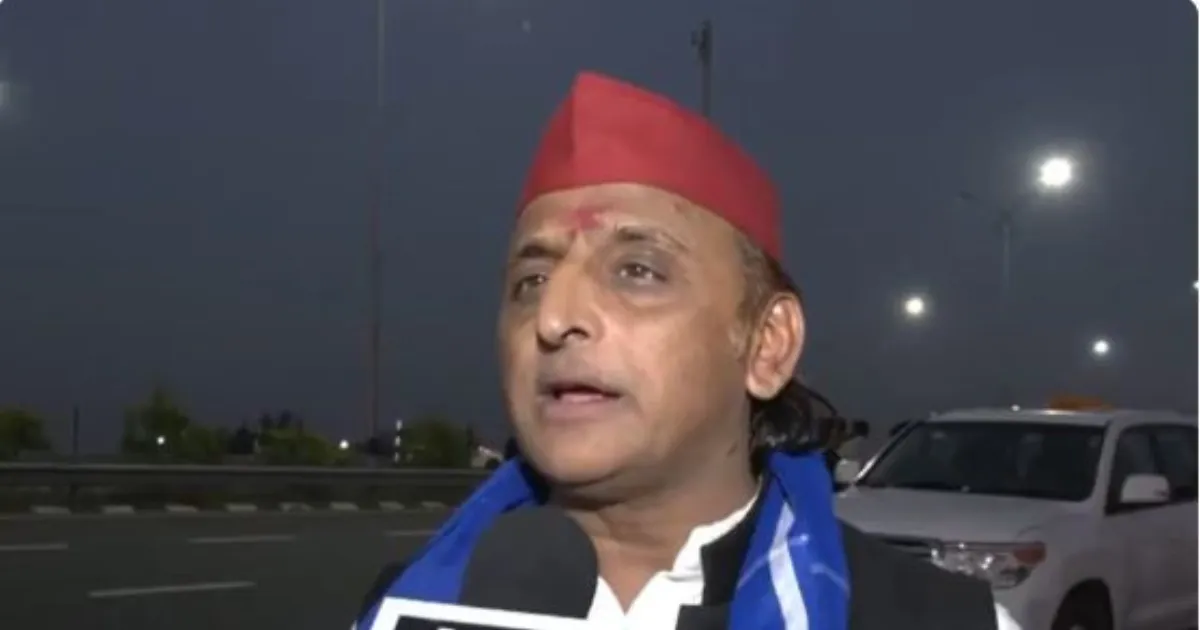 वह नकली संत हैं, रामायण याद रखें : अखिलेश यादव का बंगाल में बयान