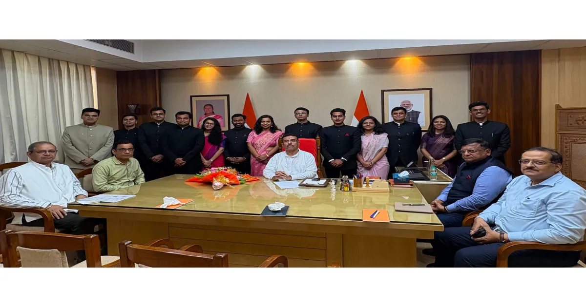 भविष्य सक्षम हाथों में: पश्चिम बंगाल के नेता सुवेंदु अधिकारी ने 2025 बैच के आईएएस प्रशिक्षुओं से की मुलाकात