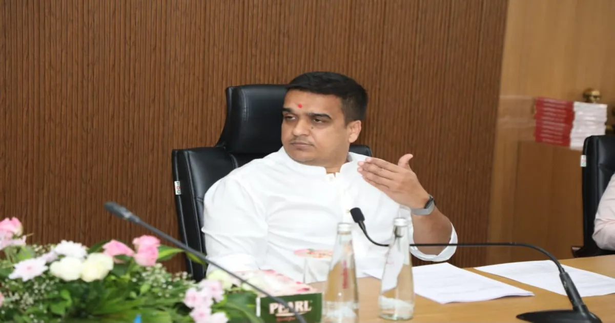 गुजरात में 2,153 करोड़ रुपये की जब्त नशीली दवाएं नष्ट, डिप्टी सीएम हर्ष संघवी रहे मौजूद