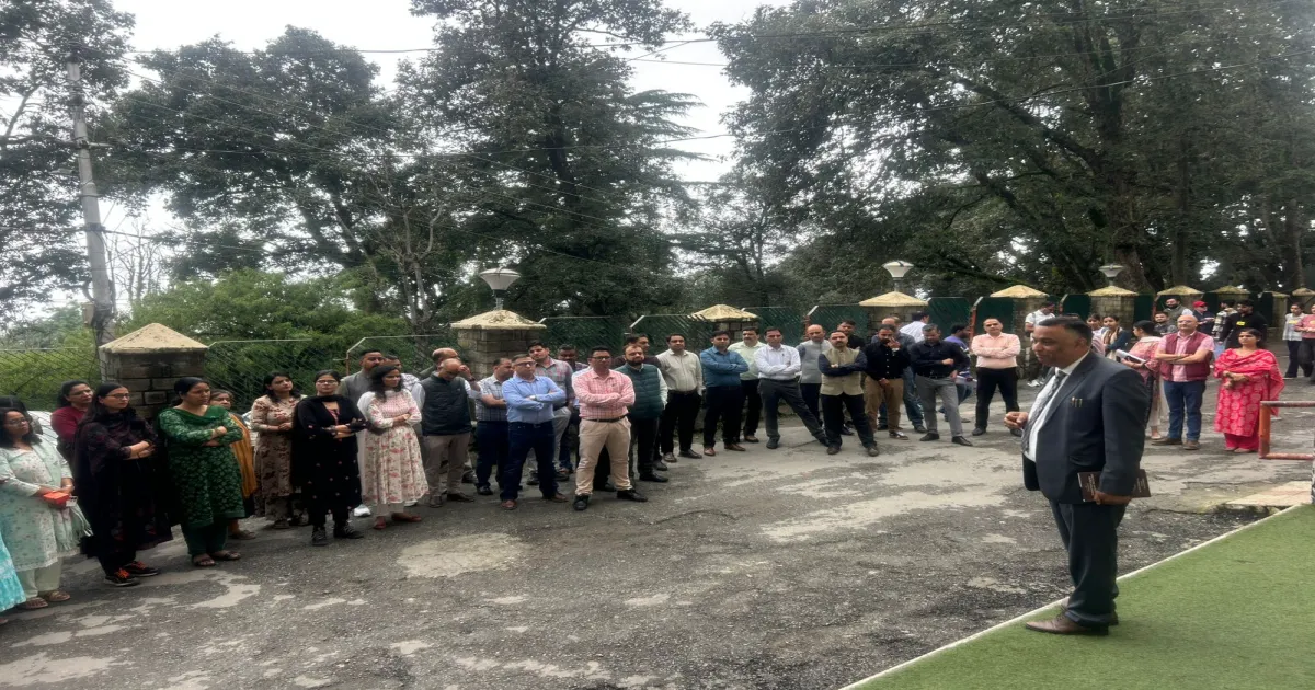 हिमाचल विश्वविद्यालय शिक्षक कल्याण संघ ने भर्ती प्रक्रिया में प्रस्तावित बदलाव के खिलाफ किया प्रदर्शन