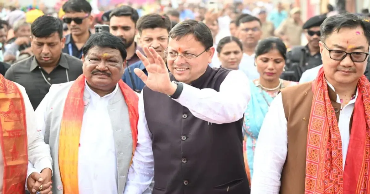 खटीमा में आदि रंगोत्सव का शुभारंभ, कलाकारों संग थिरके सीएम धामी और बजाया ढोल