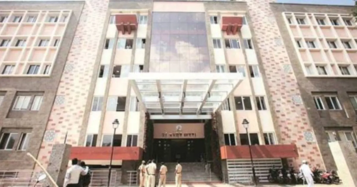 पुणे में रिवरफ्रंट डेवलपमेंट के लिए 689 पेड़ काटने के प्रस्ताव का विरोध