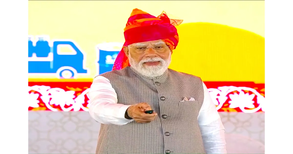 प्रधानमंत्री नरेंद्र मोदी ने राजस्थान के बीकानेर में एनएचपीसी के 300 मेगावाट कर्णीसर सोलर पावर प्लांट का उद्घाटन किया