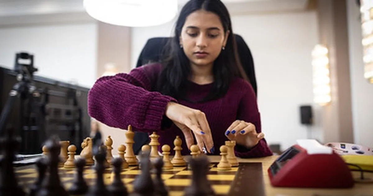 divya-deshmukh-bold-chess-move