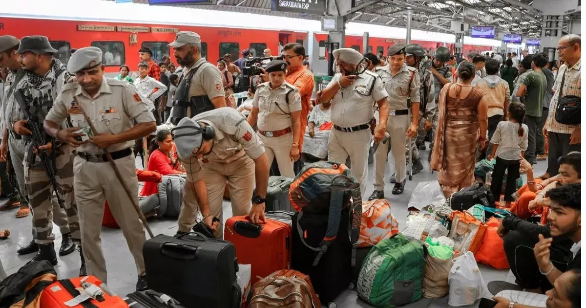 स्वतंत्रता दिवस से पहले दिल्ली के रेलवे स्टेशनों पर कड़ी सुरक्षा, पार्सल सेवाएं रहेंगी बंद
