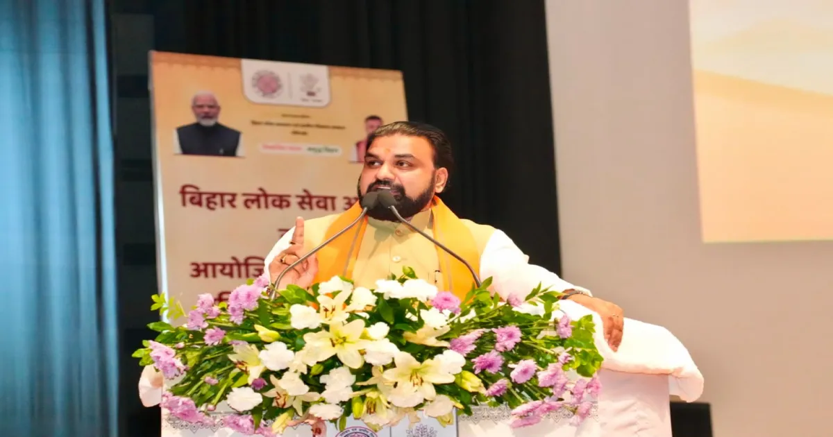 ईमानदारी और संवेदनशीलता से जनता की सेवा करें: बिहार सीएम सम्राट चौधरी ने 2,027 बीपीएससी सफल अभ्यर्थियों को दिए नियुक्ति पत्र