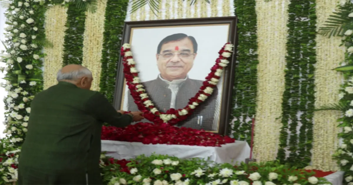 गुजरात सीएम भूपेंद्र पटेल ने पूर्व मंत्री मोहनसिंह राठवा को दी श्रद्धांजलि, शोक संतप्त परिवार से की मुलाकात