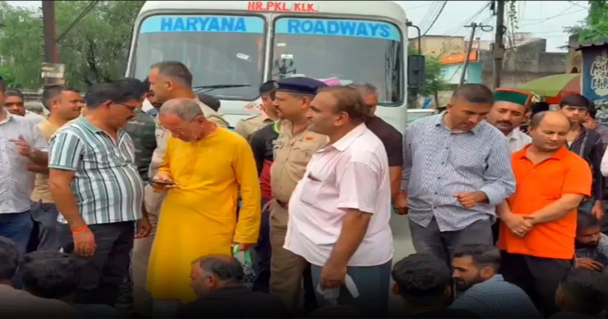 हिमाचल प्रदेश: सिरमौर में पार्किंग स्थल पर फल विक्रेता की चाकू मारकर हत्या