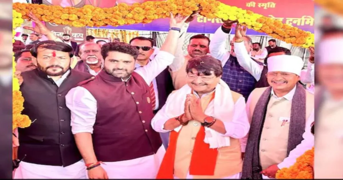 ताजमहल मंदिर था बयान पर मचा सियासी बवाल, कैलाश विजयवर्गीय के दावे पर विवाद