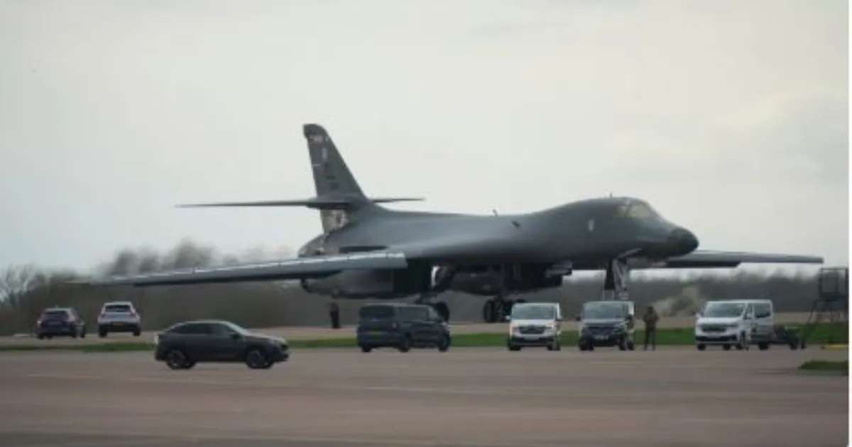 ऑपरेशन एपिक फ्यूरी: ईरान पर हमले की तैयारी में ब्रिटेन भेजे जा रहे अमेरिकी B-1 बंकर बस्टर बमवर्षक