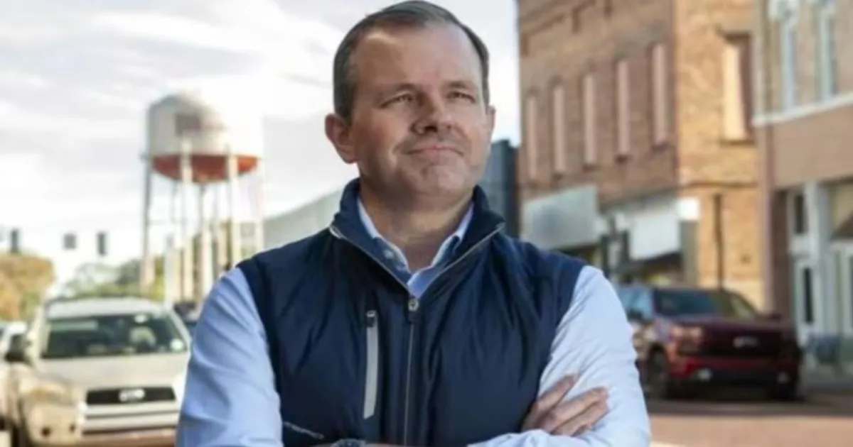 अमेरिकी व्यवसायी को असल जीवन का सांता कहा गया, कर्मचारियों को दिए 2,100 करोड़ रुपये बोनस