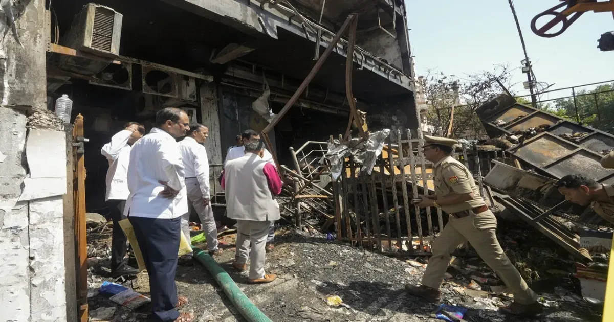 लखनऊ अग्निकांड जांच में बड़ा खुलासा: 25 अधिकारियों की लापरवाही उजागर, सख्त कार्रवाई की सिफारिश