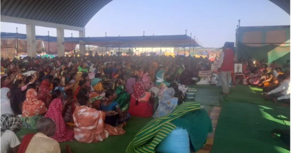 बेटी की मौत वाले दिन भी काम किया: सिर्फ ₹66 रोज़ाना वेतन पाने वाले छत्तीसगढ़ के मिड-डे मील रसोइए बेहतर मजदूरी की मांग पर आंदोलनरत