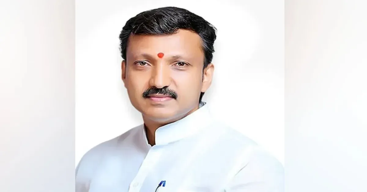 उद्धव सेना छोड़ शिंदे गुट में क्यों शामिल हुए ओमराजे निंबालकर? सांसद ने बताई बड़ी वजहउद्धव सेना छोड़ शिंदे गुट में क्यों शामिल हुए ओमराजे निंबालकर? सांसद ने बताई बड़ी वजह