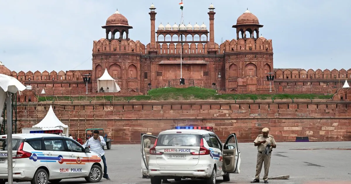 लाल किला से पांच बांग्लादेशी नागरिक हिरासत में, खुफिया एजेंसियों द्वारा पूछताछ जारी