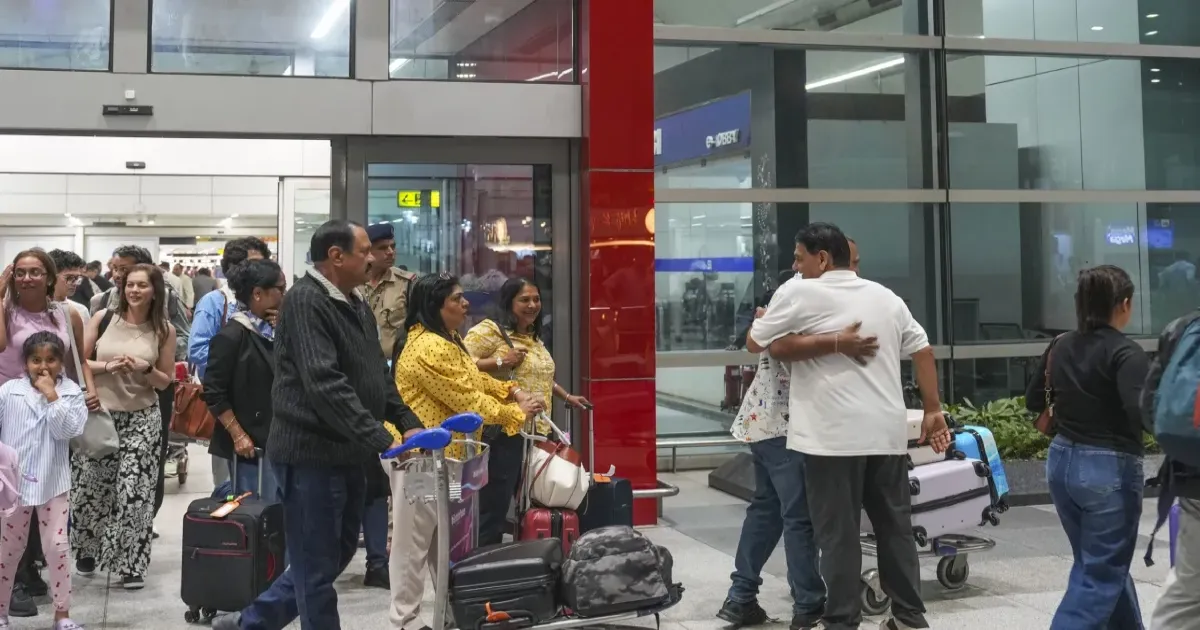 मध्य पूर्व संघर्ष के बीच दुबई और अबू धाबी से भारत के लिए सीमित उड़ानें शुरू, यात्रियों को राहत