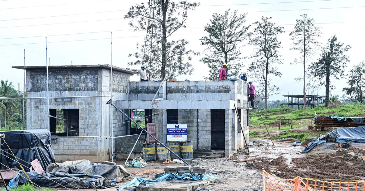 वायनाड भूस्खलन के एक साल बाद भी ज़िंदगी से जूझते पीड़ितों की कहानी
