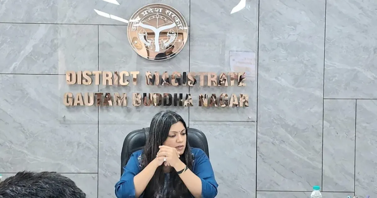 नोएडा मजदूर प्रदर्शन के बाद डीएम मेधा रूपम का सख्त निर्देश, संशोधित वेतन देना अनिवार्य