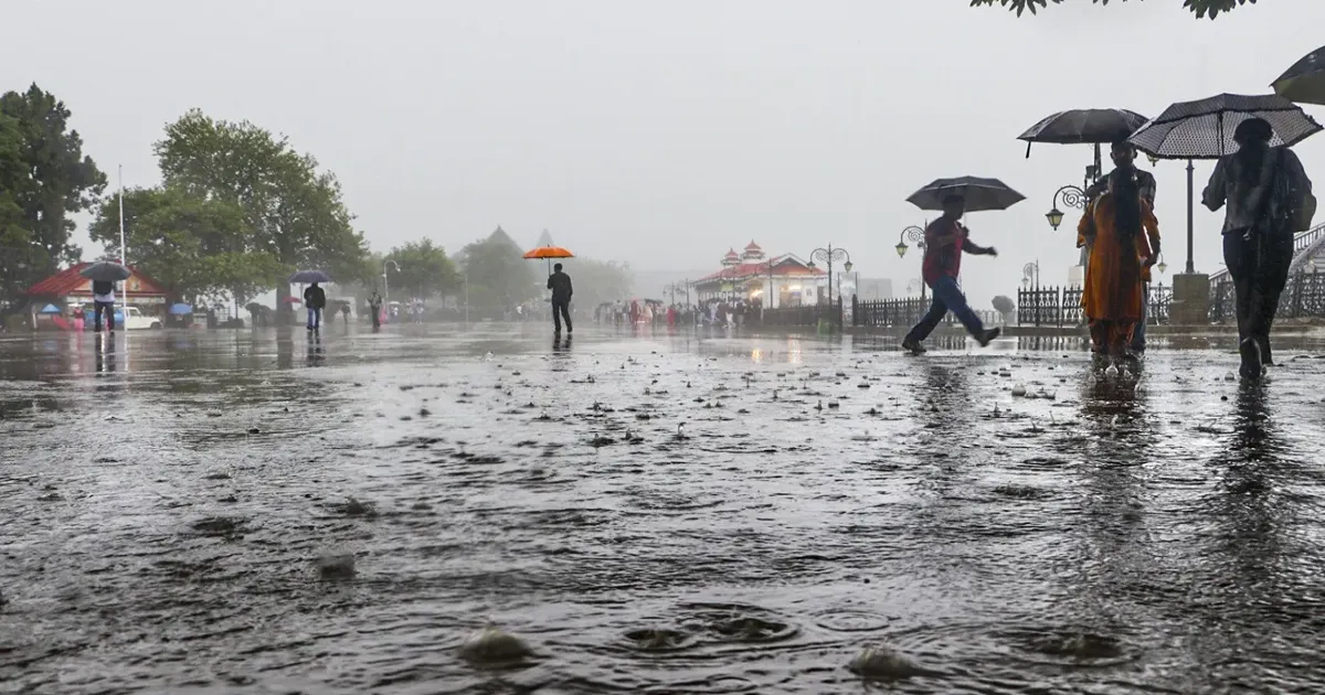 हिमाचल में भारी बारिश का अलर्ट, सिरमौर में स्कूल-कॉलेज और आंगनवाड़ी केंद्र बंद; छात्रों के लिए जारी हुई अहम सलाह