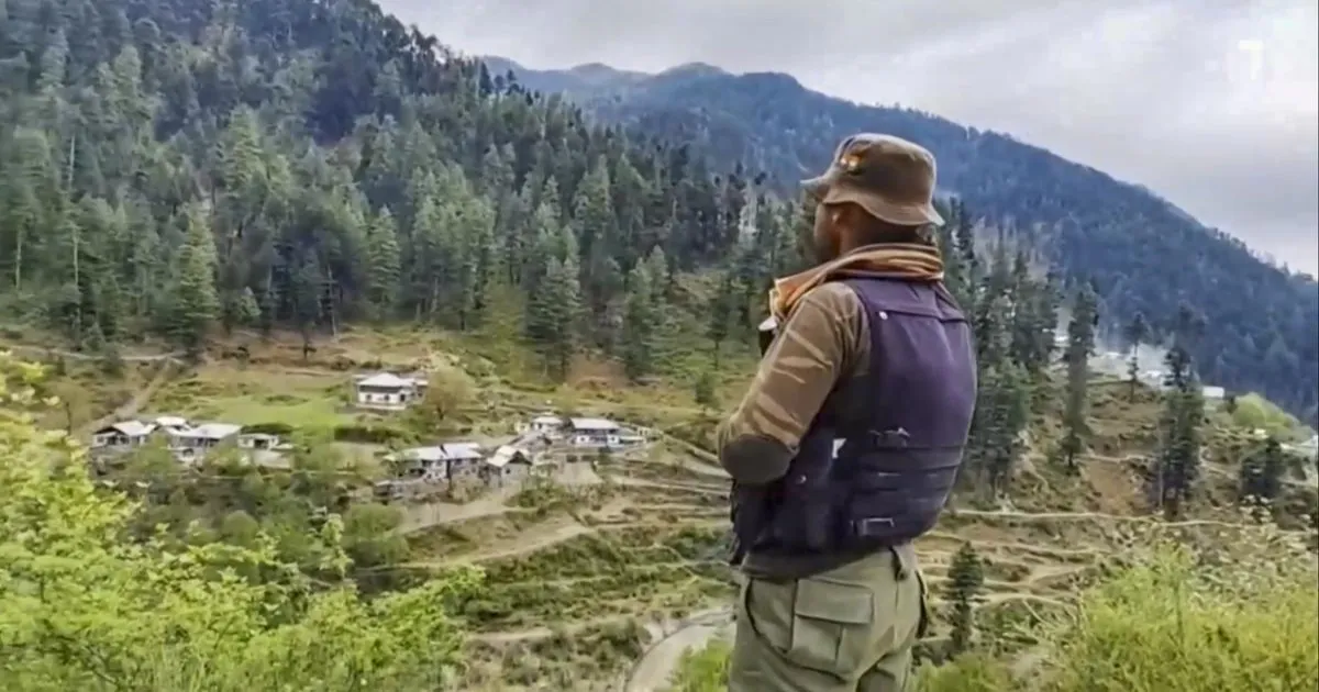 जम्मू-कश्मीर के किश्तवाड़ में सुरक्षा बलों और आतंकियों के बीच मुठभेड़