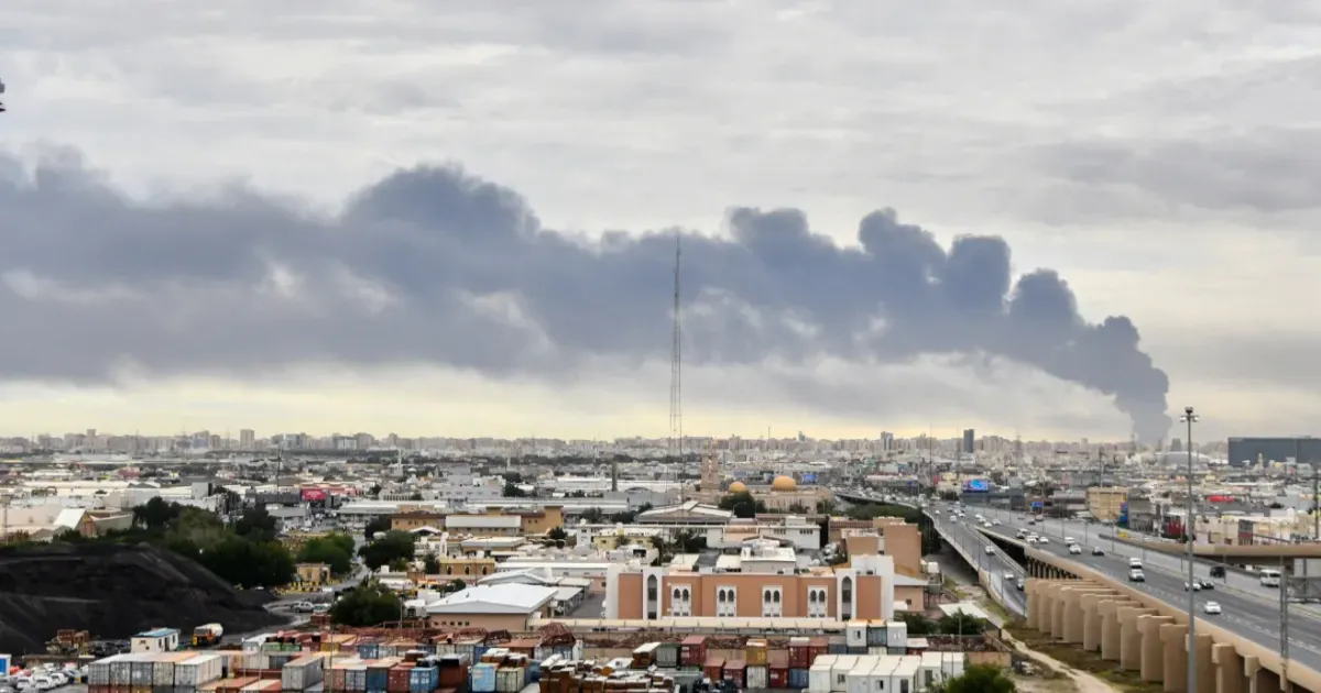 ईरान युद्ध के 35वें दिन तनाव चरम पर, अमेरिका ने लड़ाकू विमान गिराए जाने के दावे को खारिज किया
