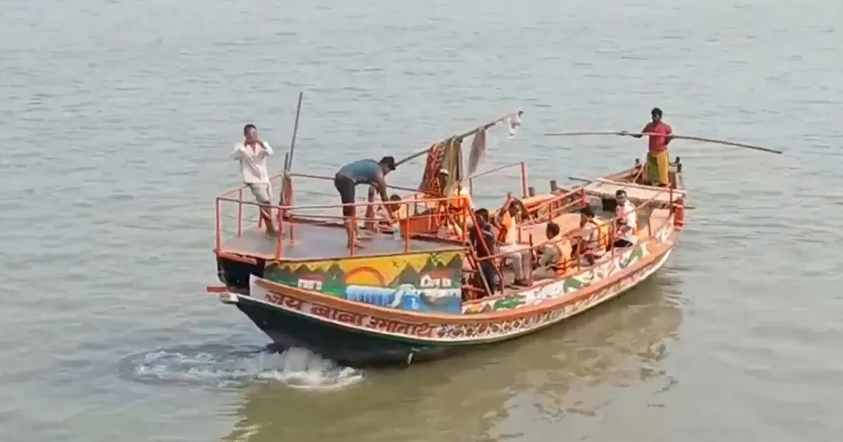 पटना में गंगा नदी में नाव पलटी, कई लोगों के डूबने की आशंका, बचाव अभियान जारी