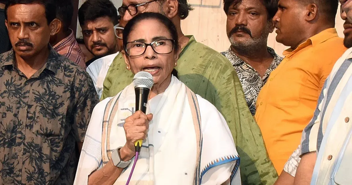 टीएमसी में बढ़ती बगावत से घिरीं ममता बनर्जी, बैठक में पहुंचे सिर्फ 8 विधायक और 6 सांसद