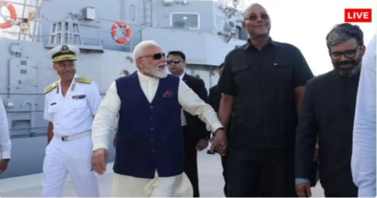 भारत ने सेशेल्स को सौंपा फास्ट पेट्रोल वेसल, पीएम मोदी बोले– समुद्री सुरक्षा सहयोग होगा और मजबूत