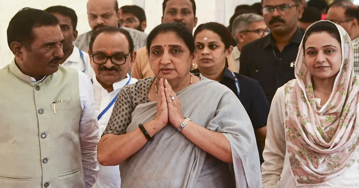 सुनेत्रा पवार के एनसीपी अध्यक्ष चुने जाने पर विवाद, पार्टी के भीतर बढ़ी खींचतान