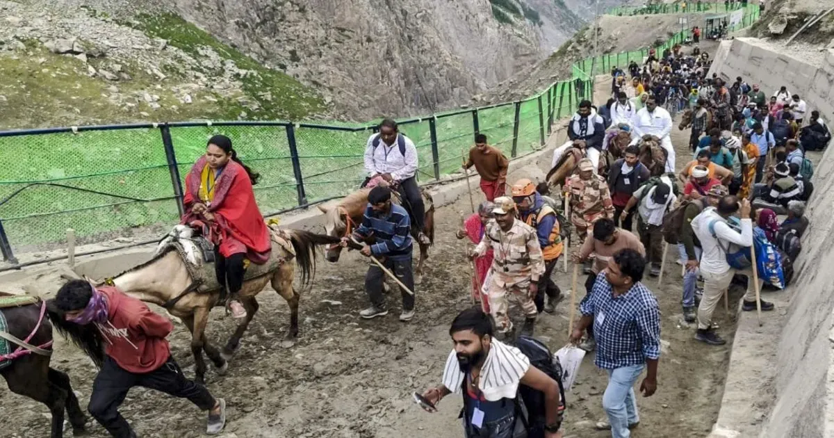छह दिन बाद फिर शुरू हुई अमरनाथ यात्रा, 6,269 श्रद्धालुओं का नया जत्था बालटाल के लिए रवाना