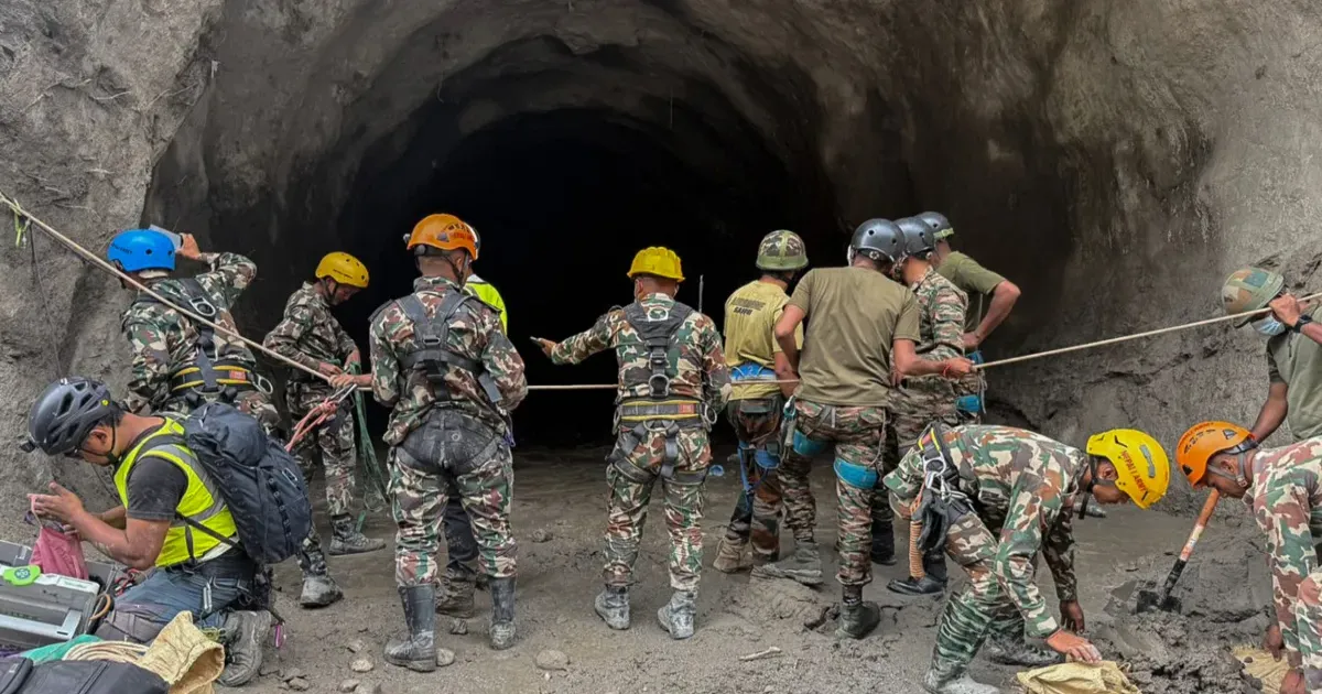 नेपाल में बाढ़ के 9 दिन बाद सुरंग से दो मजदूर सुरक्षित निकाले गए, बचाव अभियान में और सफलता की उम्मीद