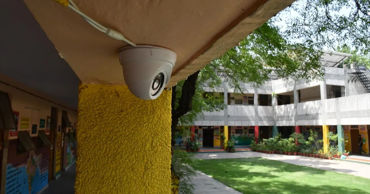 छात्रों की सुरक्षा के लिए सीबीएसई का निर्देश: सभी स्कूलों में मुख्य स्थानों पर लगें सीसीटीवी कैमरे