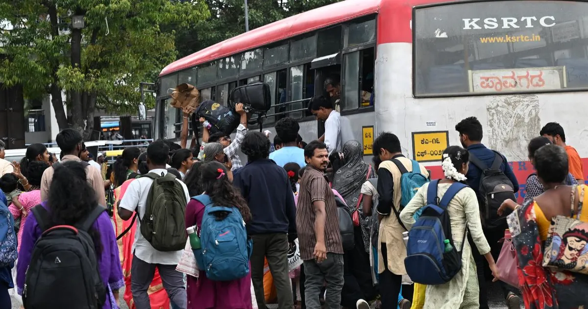 दीपावली से पहले बेंगलुरु में भारी ट्रैफिक, शहर छोड़ते हजारों लोग