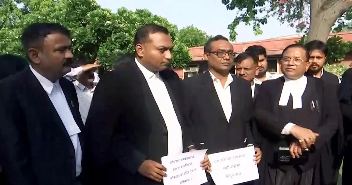 वकील द्वारा CJI बेंच पर हमले के मामले में सर्वोच्च न्यायालय में अवमानना याचिका की सुनवाई