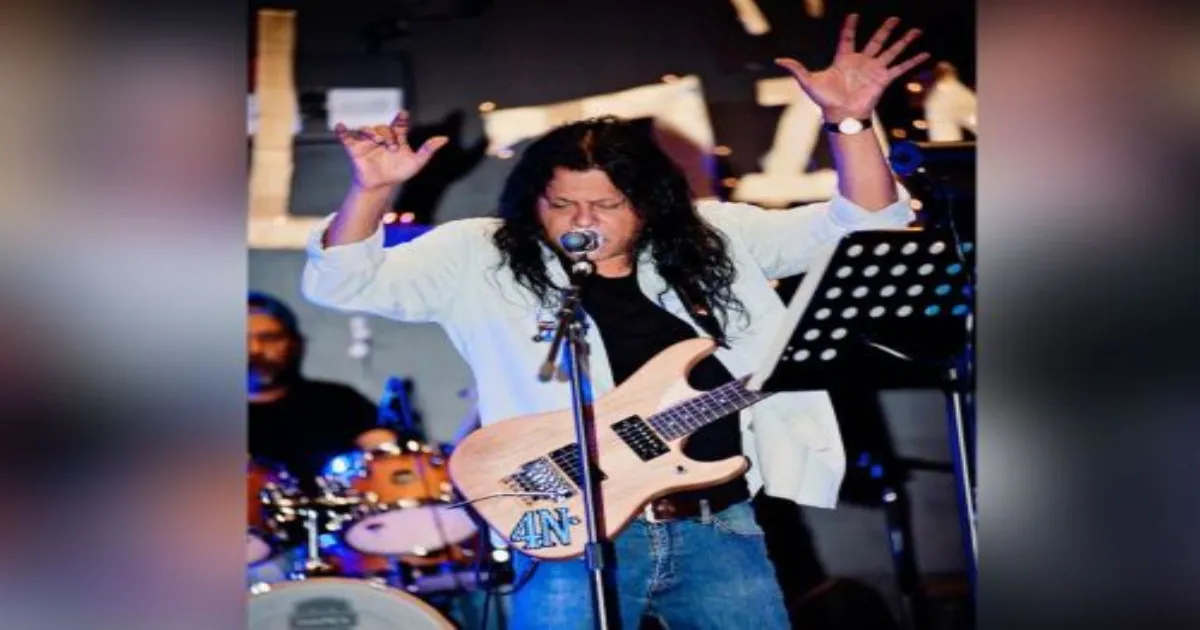 बांग्लादेश के गायक जेम्स का कॉन्सर्ट रद्द, भीड़ ने कार्यक्रम स्थल पर पथराव किया