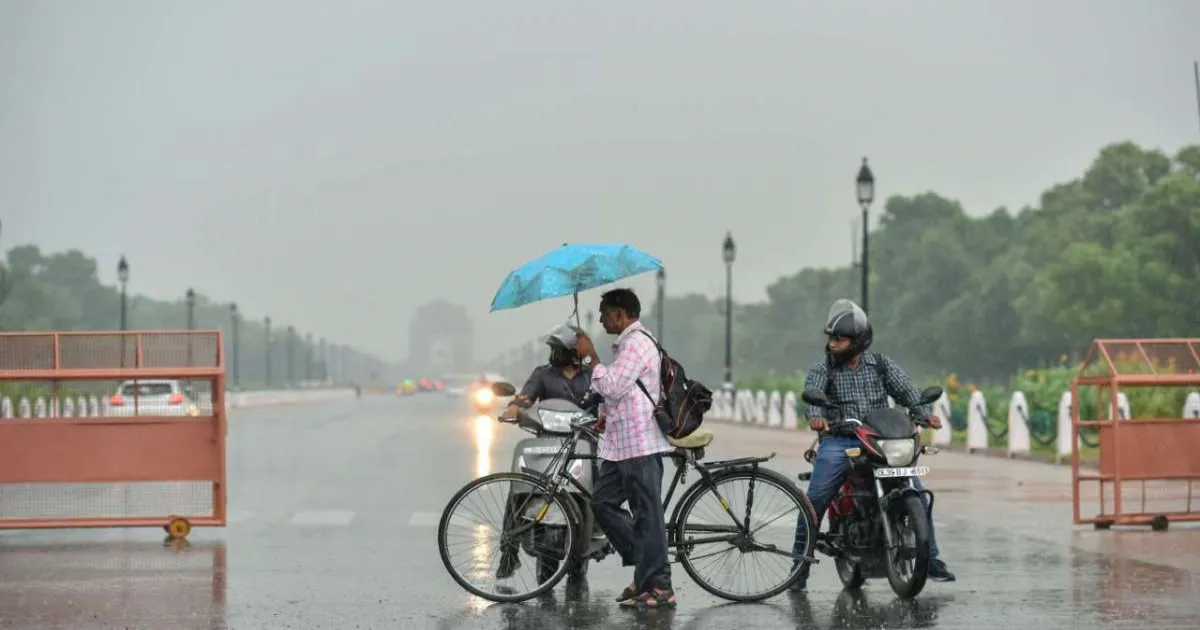 दिल्ली को भीषण गर्मी से राहत, बारिश और तेज हवाओं ने तापमान गिराया