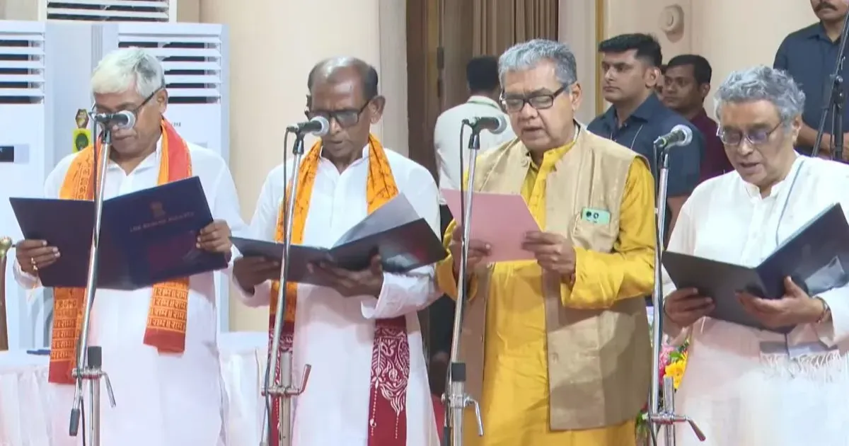 पश्चिम बंगाल मंत्रिमंडल विस्तार: दीपक बर्मन, तापस रॉय और अर्जुन सिंह ने मंत्री पद की शपथ ली