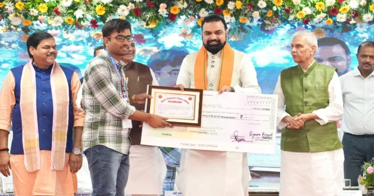 बिहार बोर्ड के 168 टॉपर्स होंगे सम्मानित, नकद पुरस्कार के साथ लैपटॉप और छात्रवृत्ति का भी लाभ