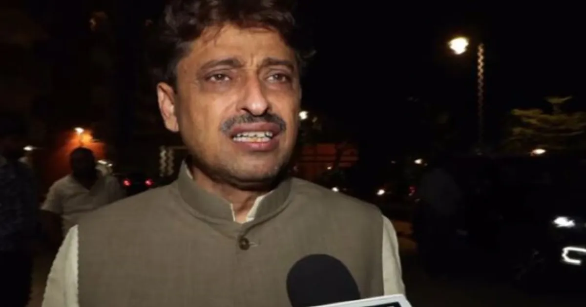जामिया में छात्रों के प्रदर्शन के बीच कांग्रेस सांसद इमरान मसूद हिरासत में लिए गए, थोड़ी देर बाद रिहा