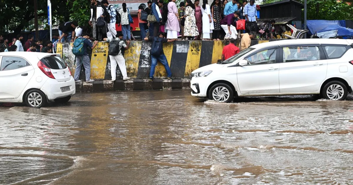 केरल में भारी बारिश, आईएमडी ने 10 जिलों के लिए येलो अलर्ट जारी; गुजरात में किसानों के लिए ₹947 करोड़ राहत पैकेज घोषित