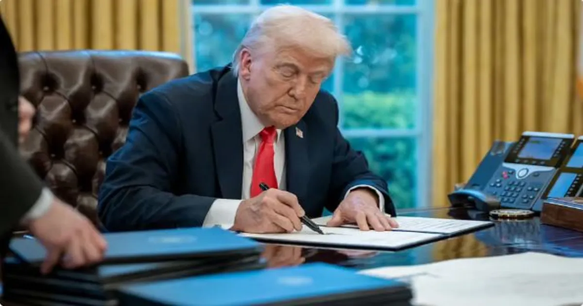 ट्रम्प भाषण विवाद: बीबीसी के शीर्ष अधिकारियों ने दिया इस्तीफा, डॉक्यूमेंट्री में भ्रामक संपादन का आरोप