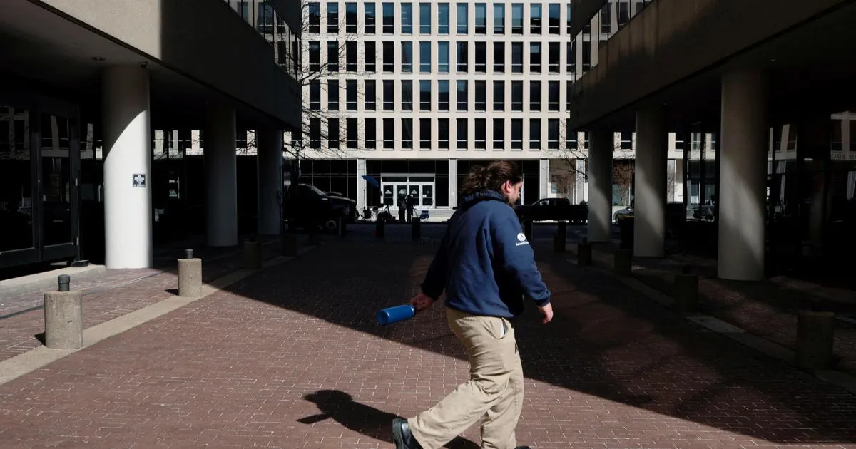 global-layoffs-rise-companies-job-cuts-2024