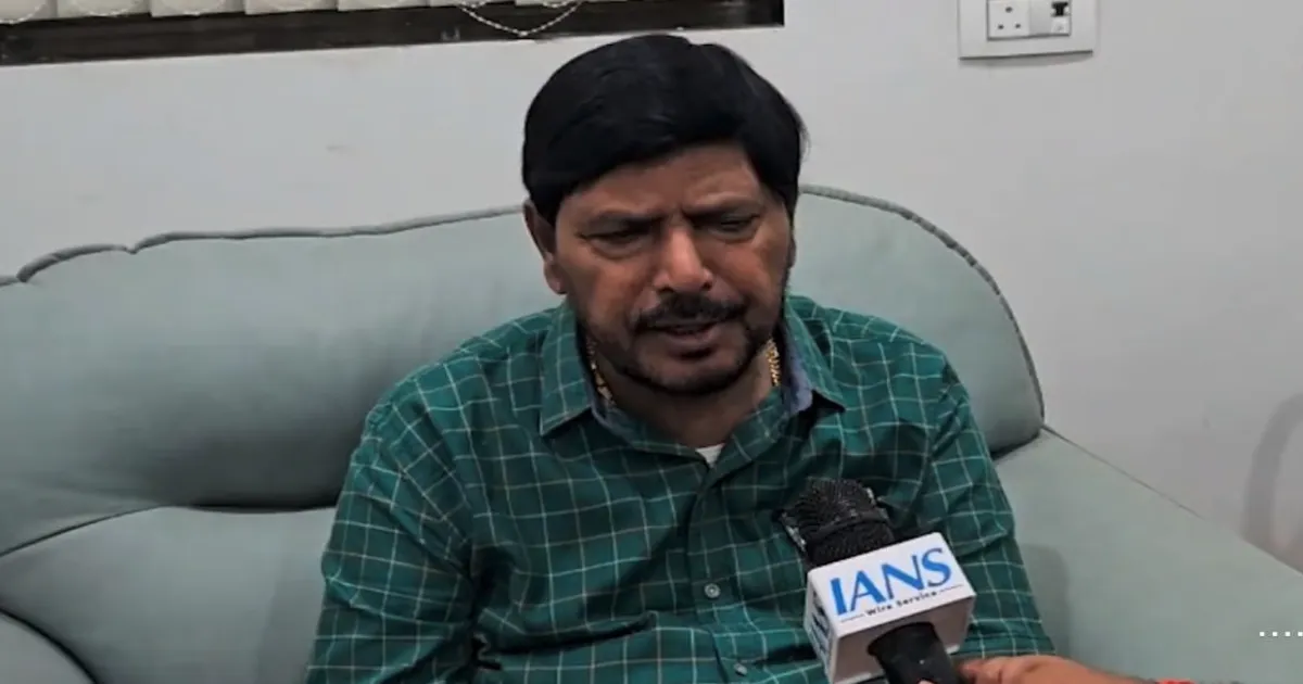 Athawale urges peace amid Thackeray-Dubey Hindi row